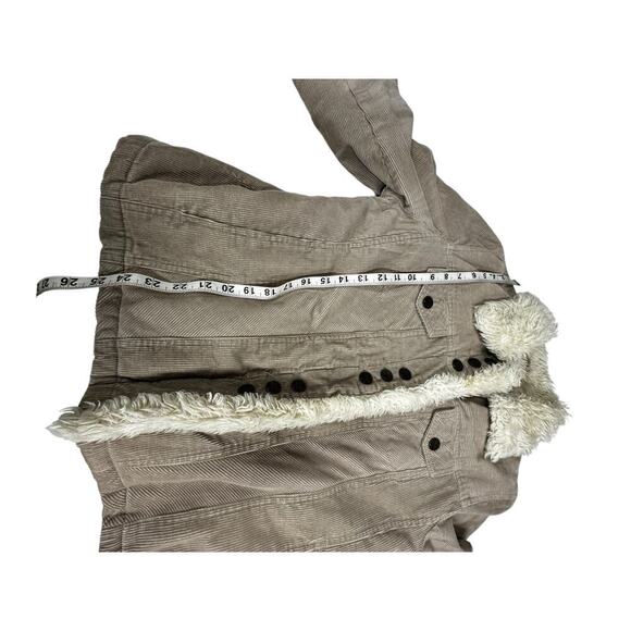 Black Rivet corduroy trucker jacket with a faux fur collar and trim
Size L - Picture 13 of 16